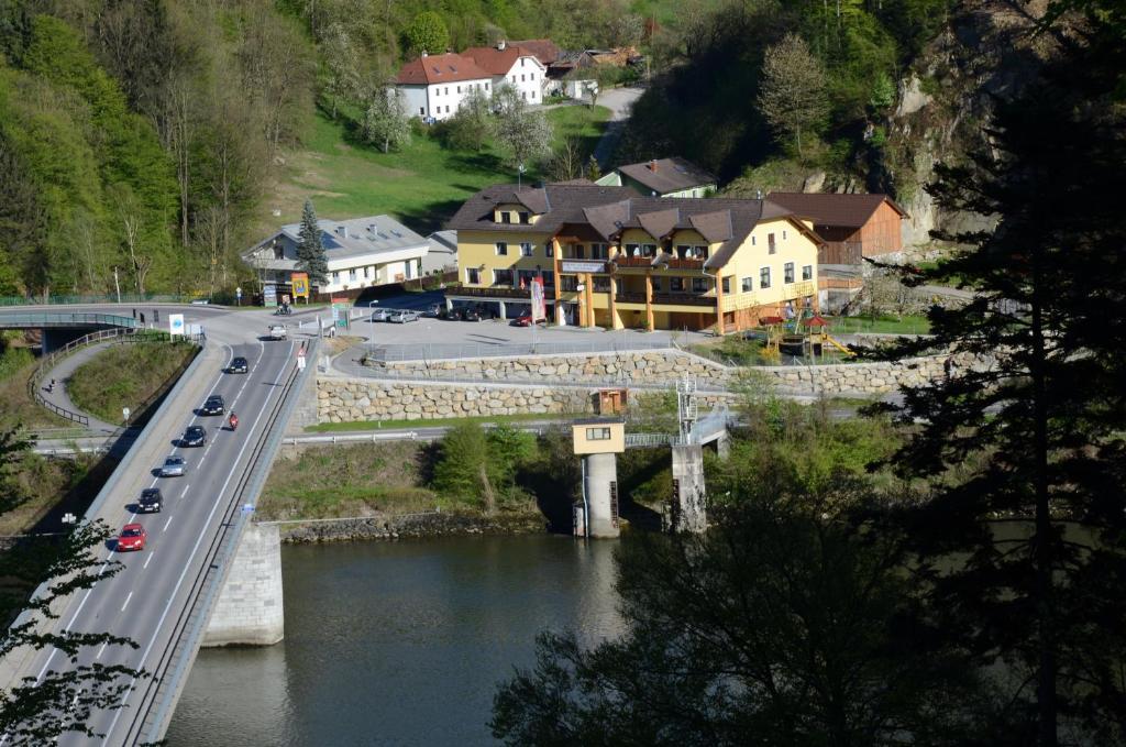 Gasthof Zur Donaubruecke Ardagger Markt Exterior foto